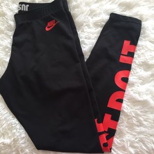 Black Nike leggings